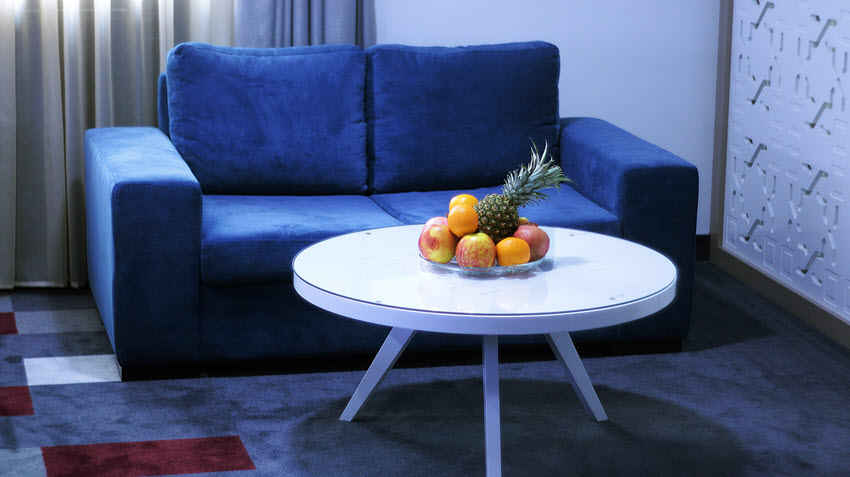 Table and fruits